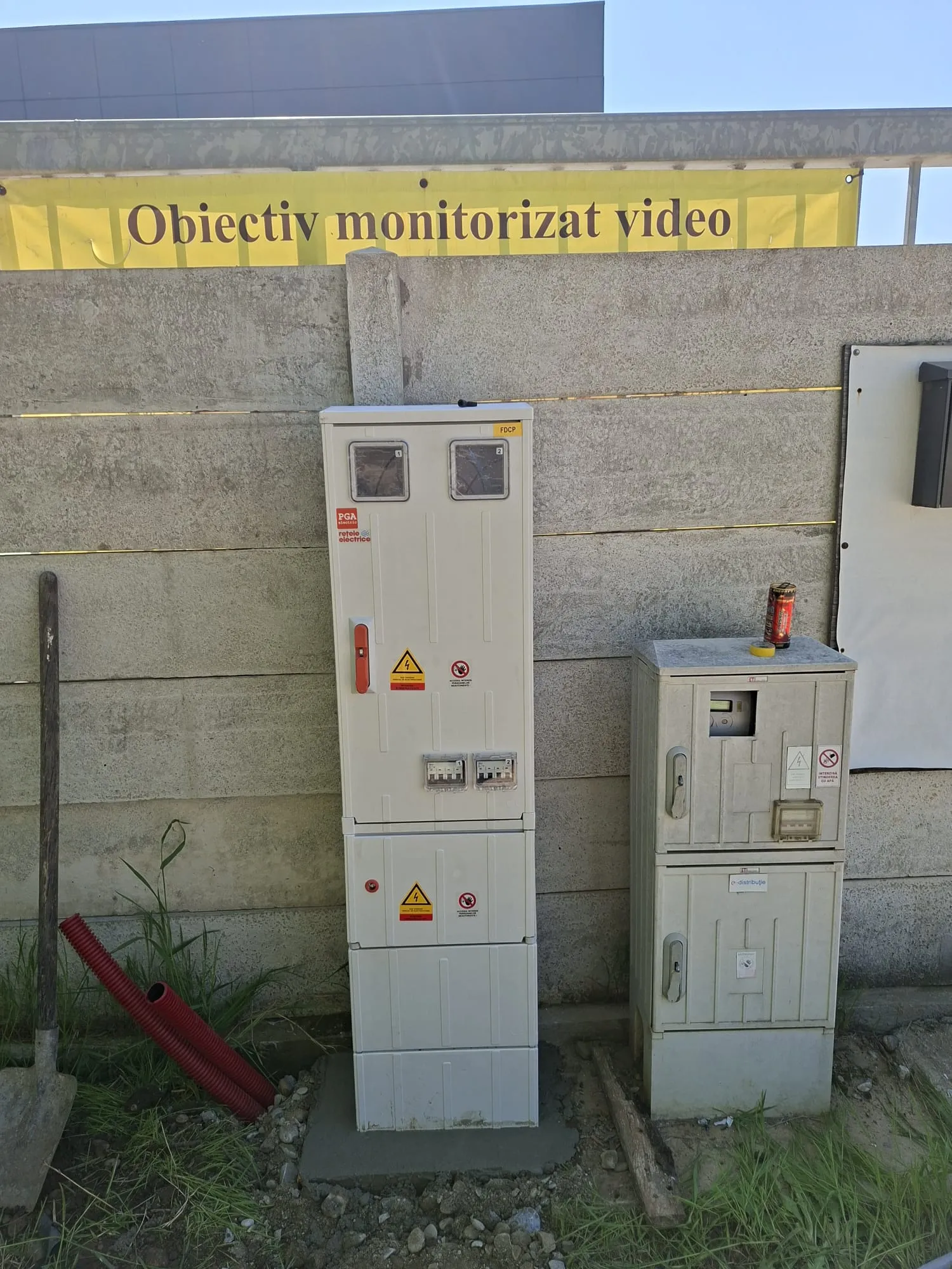Dulap exterior cu contor și tablou de distribuție