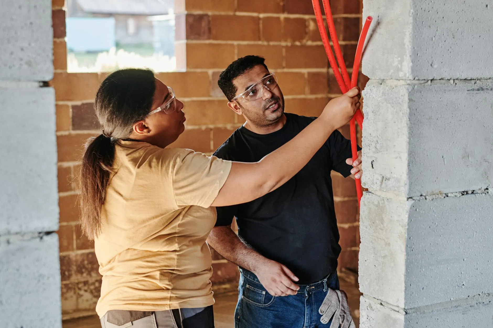 Electrician autorizat ANRE la lucru